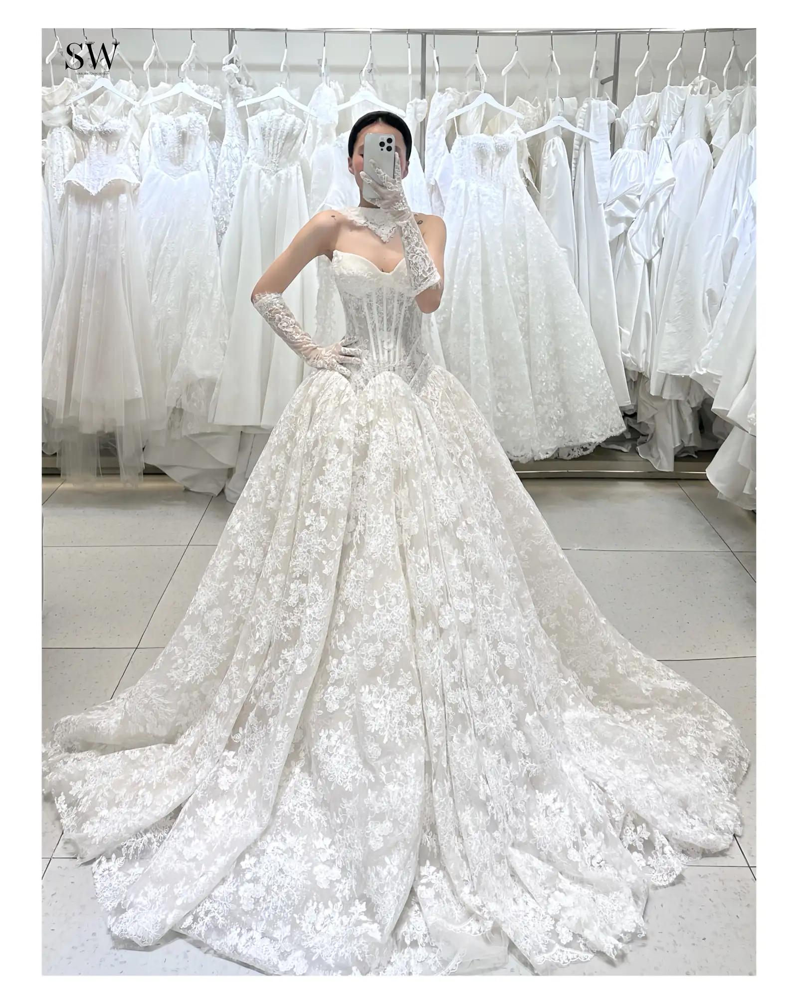 Váy cưới Diễm (NH-02) — Ren hoa thêu, cổ yếm ren (choker) — SeesonWedding TP.HCM (ảnh 3/6)