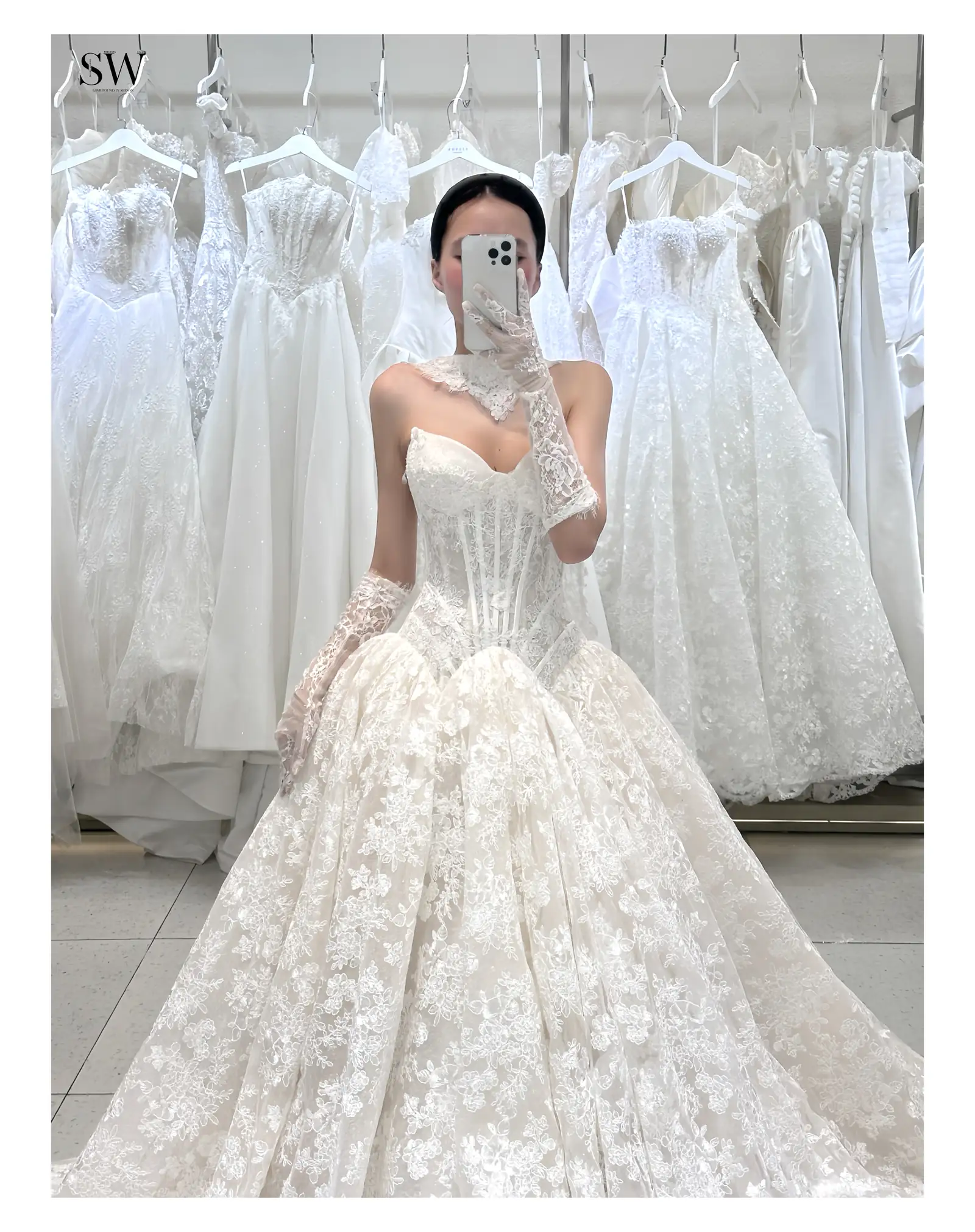 Váy cưới Diễm (NH-02) — Ren hoa thêu, cổ yếm ren (choker) — SeesonWedding TP.HCM (ảnh 4/6)
