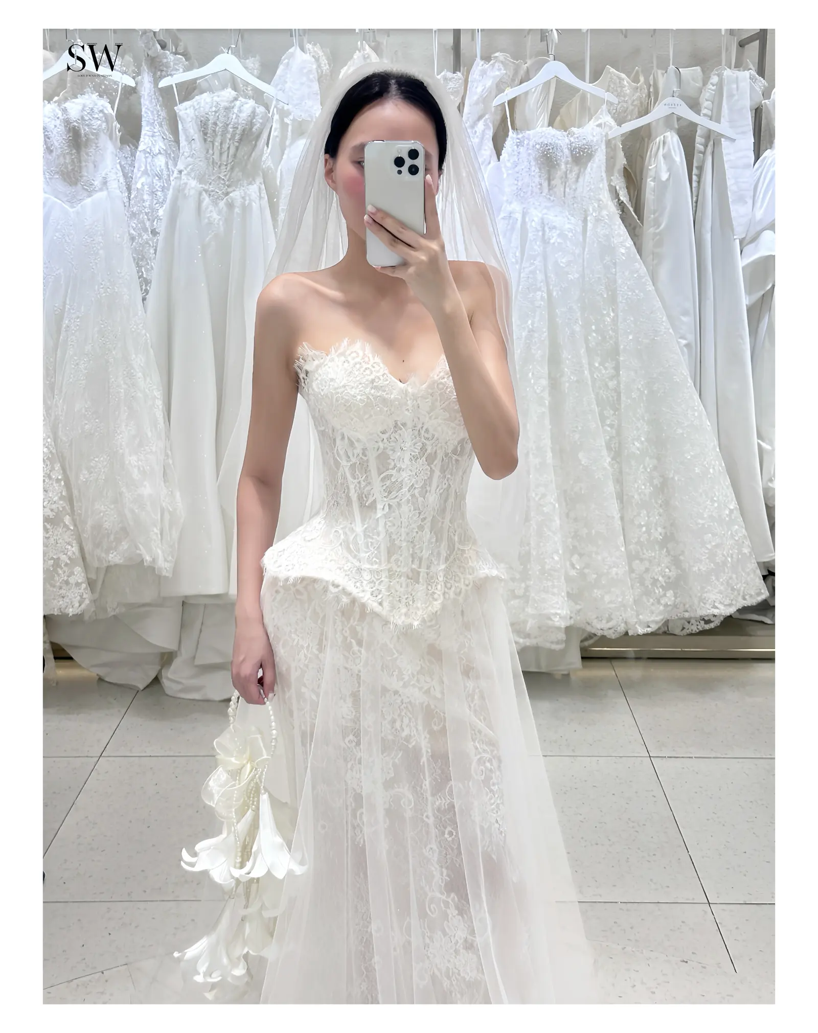 Váy cưới Vân (NH-03) — Ren lưới xuyên thấu, cổ yếm — SeesonWedding TP.HCM (ảnh 2/2)