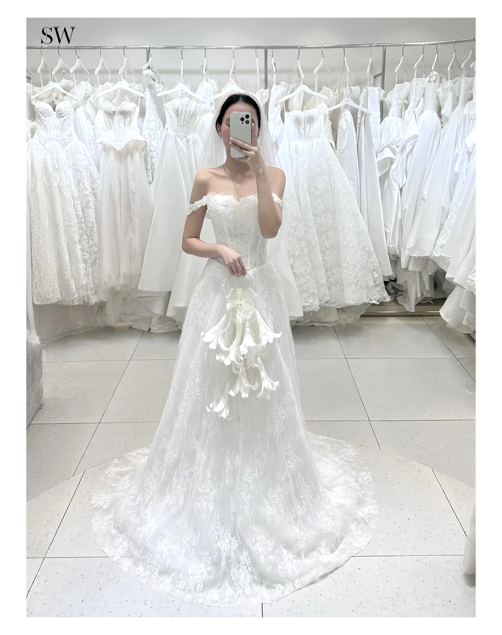 Váy cưới Thương (NH-04) — Ren hoa, tay trễ vai (off-shoulder) — SeesonWedding TP.HCM