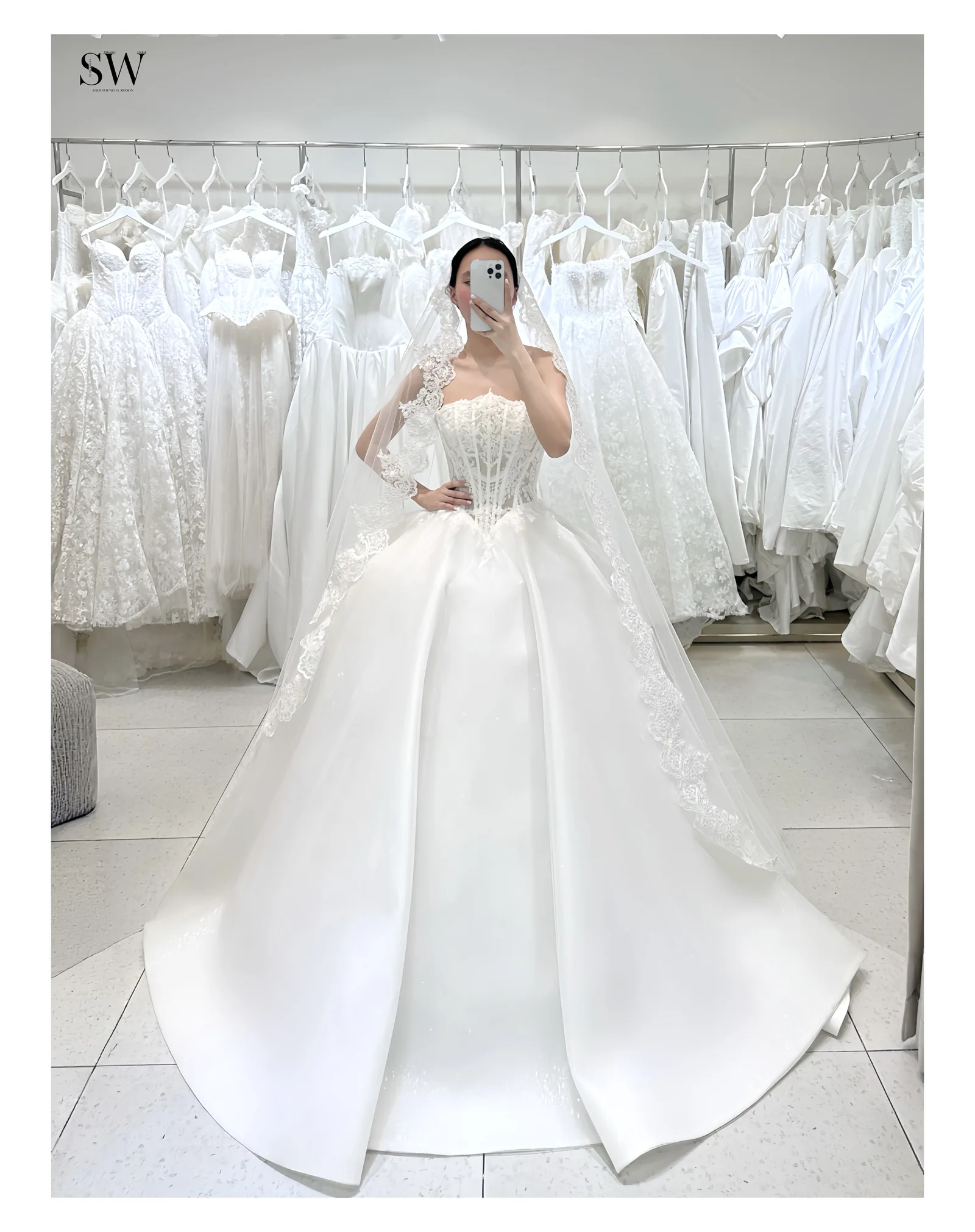 Váy cưới Quỳnh (NH-05) — Corset ren phối chân váy satin trơn — SeesonWedding TP.HCM