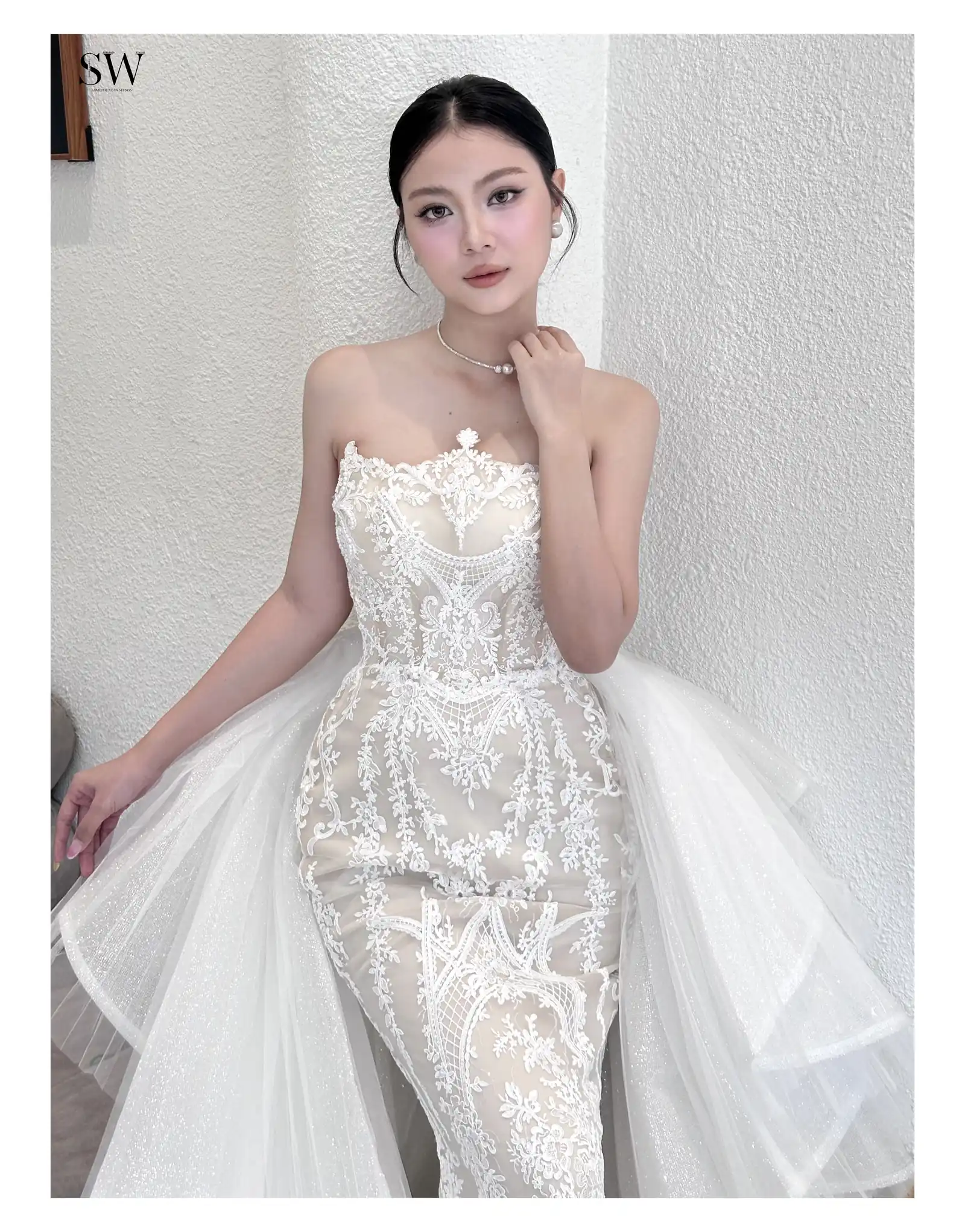 Váy cưới Hạ (NH-06) — Ren hoa phủ toàn thân, tay dài ren — SeesonWedding TP.HCM (ảnh 2/4)
