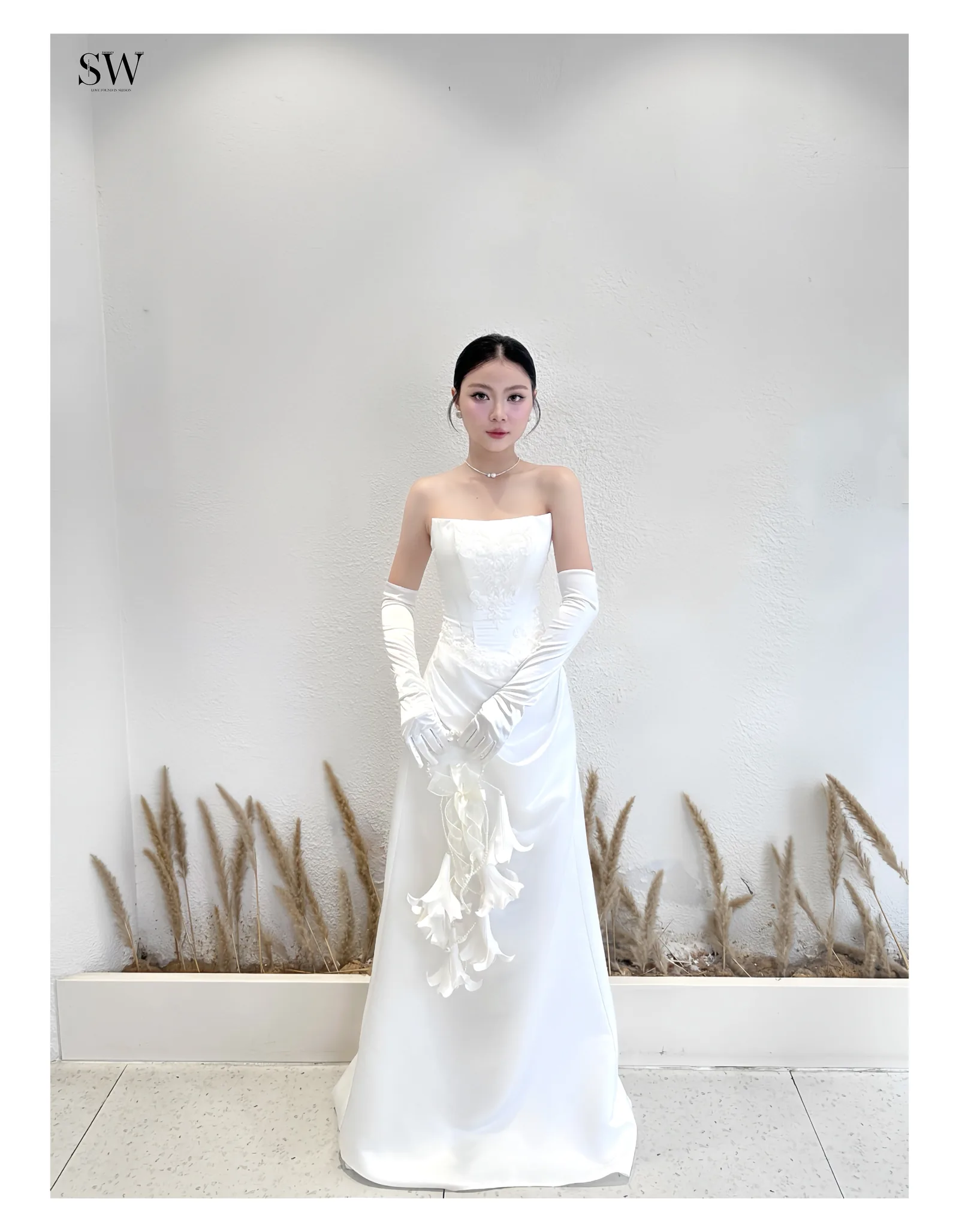 Váy cưới Thu (NH-07) — Satin trơn, đính ren trước ngực — SeesonWedding TP.HCM
