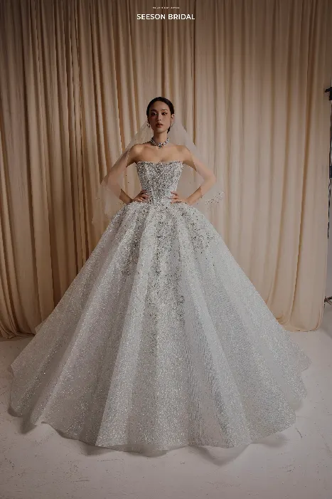 Váy cưới Tuyết (SG-05) — Corset đính đá · tùng xoè lấp lánh — SeesonWedding TP.HCM