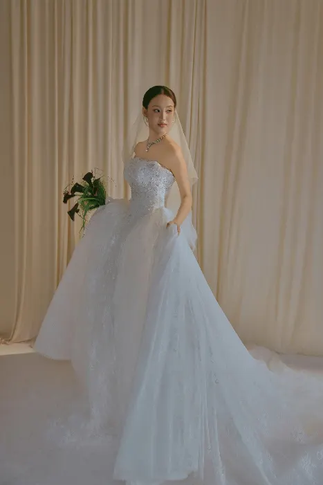 Váy cưới Mây (SG-11) — Voan nhiều lớp · đuôi dài — SeesonWedding TP.HCM