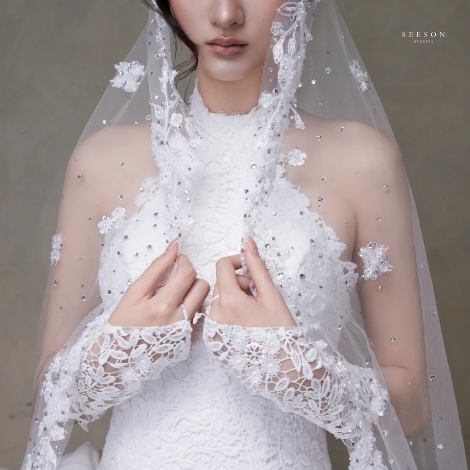 Váy cưới Élise TE-03 — Cổ yếm ren · tùng satin xếp bọng — SeesonWedding TP.HCM (ảnh 3/16)