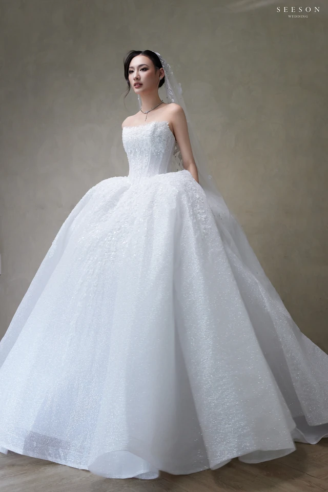 Váy cưới Étoile TE-05 — Tùng kim tuyến · hoa 3D trên voan — SeesonWedding TP.HCM (ảnh 8/9)
