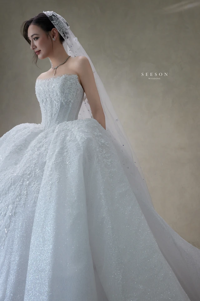 Váy cưới Étoile TE-05 — Tùng kim tuyến · hoa 3D trên voan — SeesonWedding TP.HCM (ảnh 9/9)