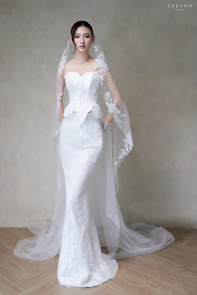 Váy cưới Camélia TE-06 — Đuôi cá ren · voan viền ren hoa — SeesonWedding TP.HCM (ảnh 2/8)